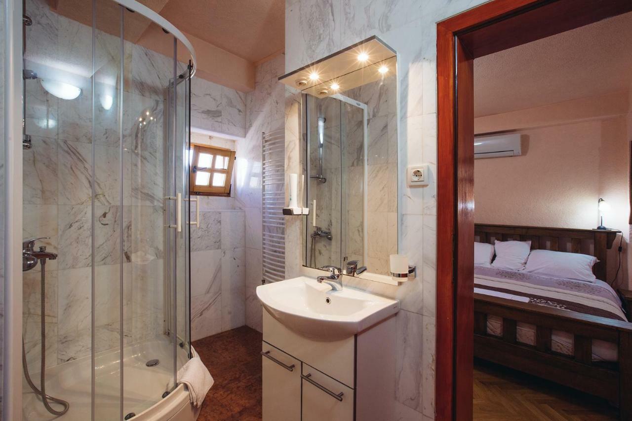 Apartmani I Sobe Dinko Starigrad Paklenica Exterior photo