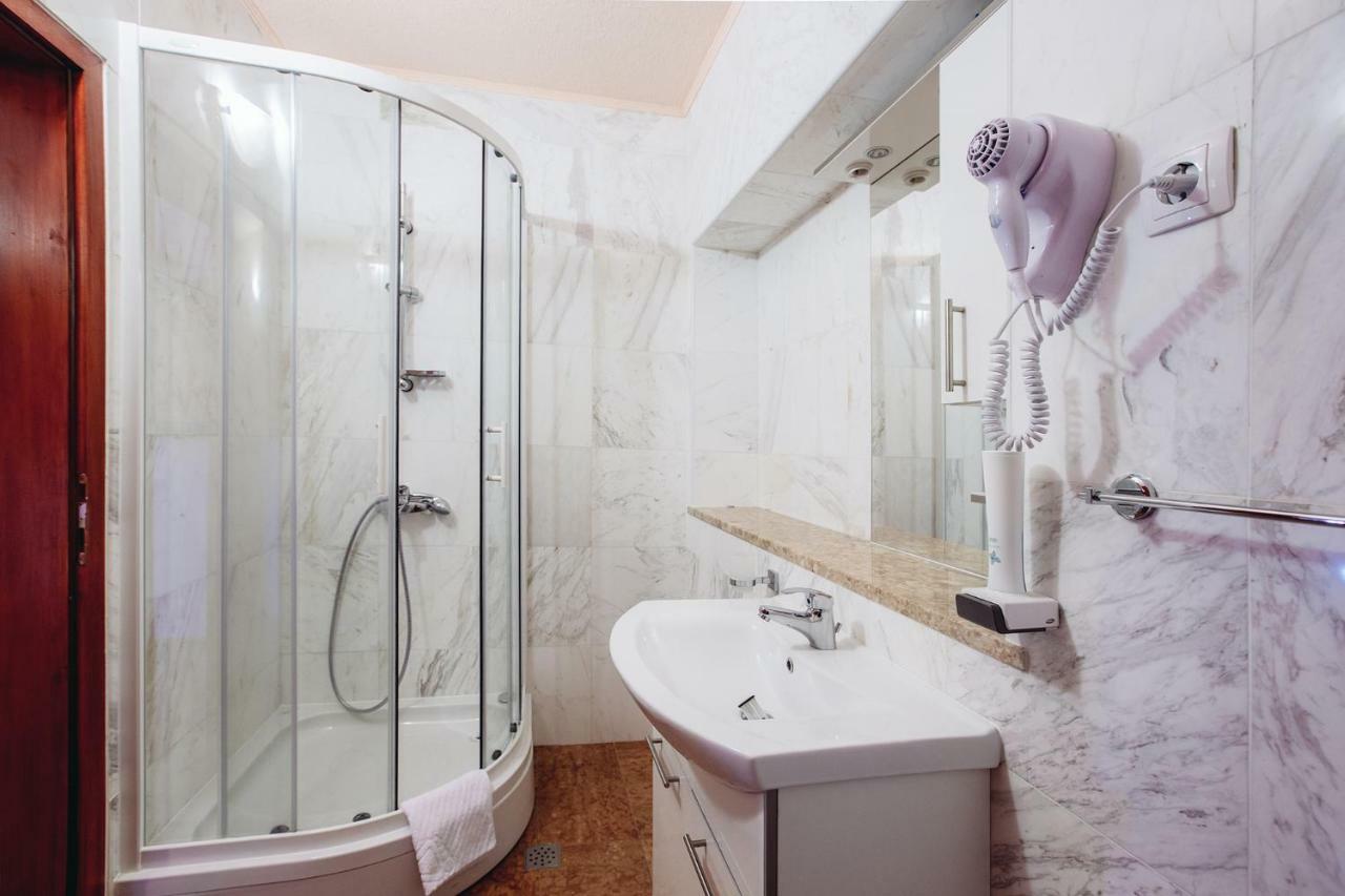 Apartmani I Sobe Dinko Starigrad Paklenica Exterior photo