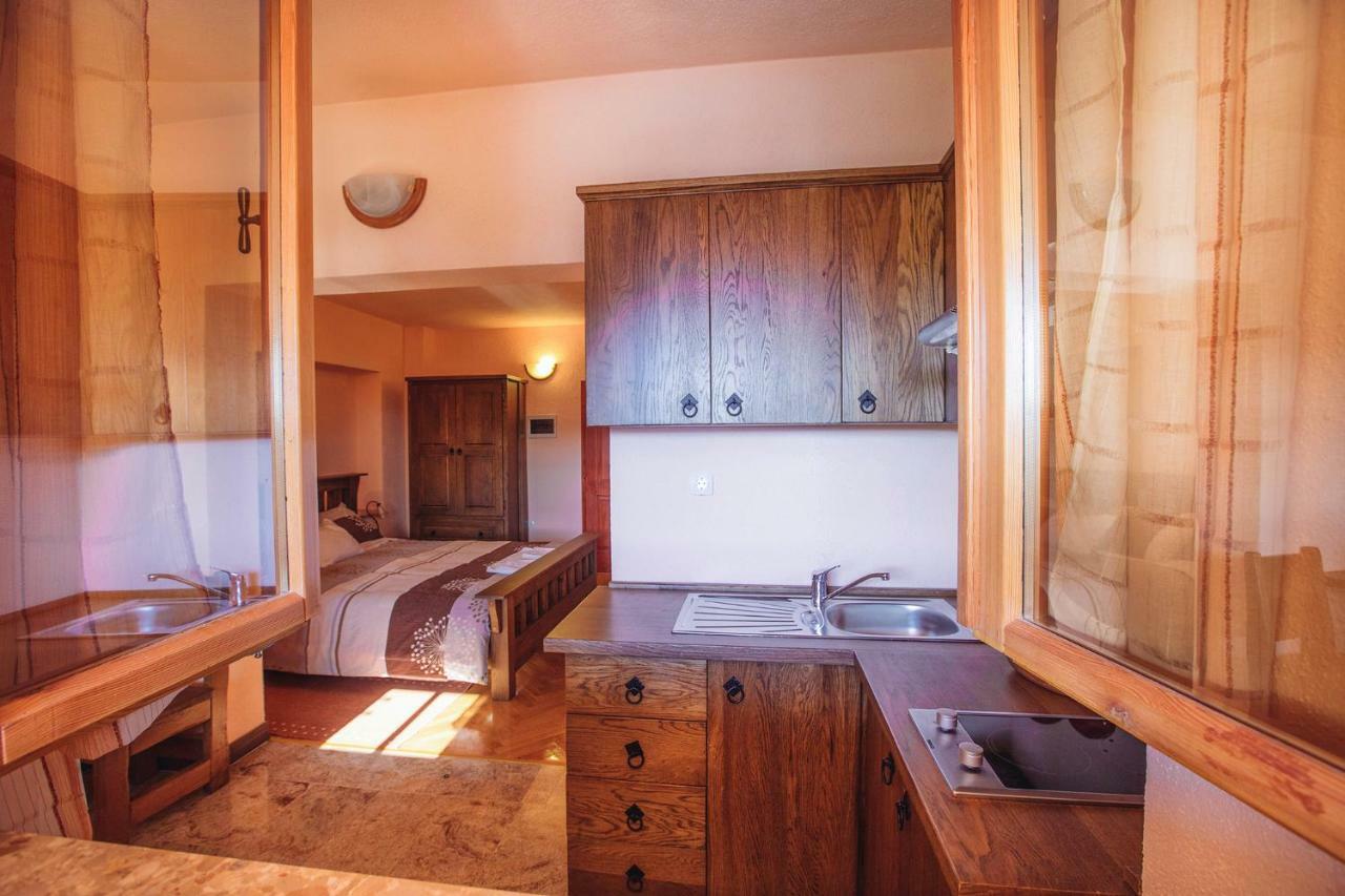 Apartmani I Sobe Dinko Starigrad Paklenica Exterior photo