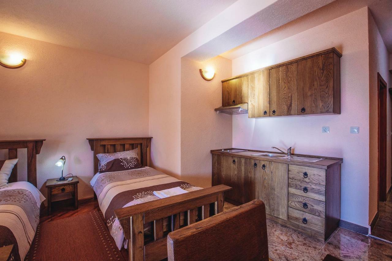 Apartmani I Sobe Dinko Starigrad Paklenica Exterior photo